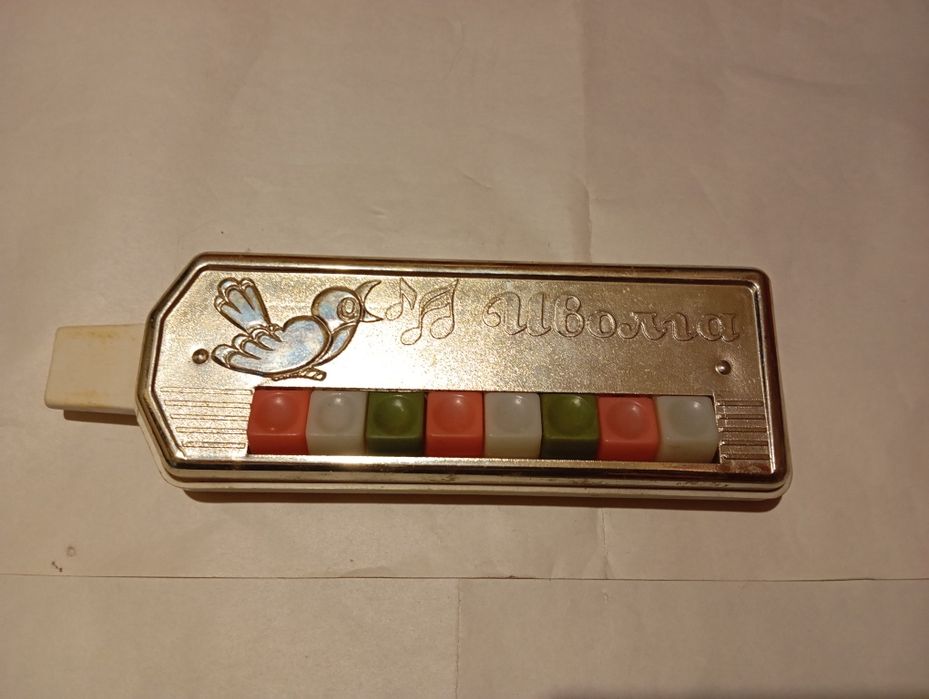 Игрушечные музыкальные инструменты. Одним лотом.