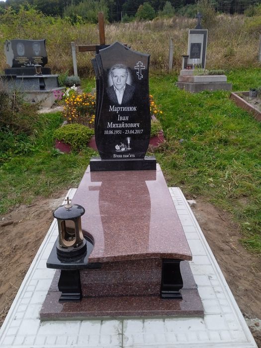 Гранітні пам'ятники