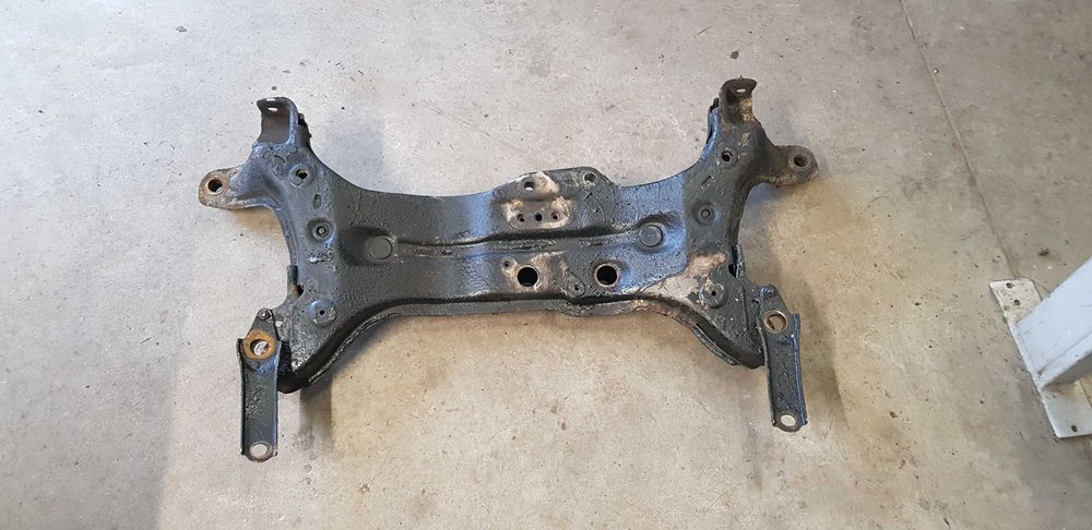 Toyota Carina E T19 Sanki belka zawieszenia przód