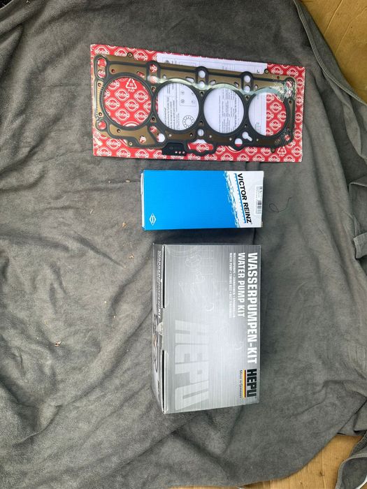 Kit distribuiçao + junta da cabeça + pernos de cabeça VW Golf V