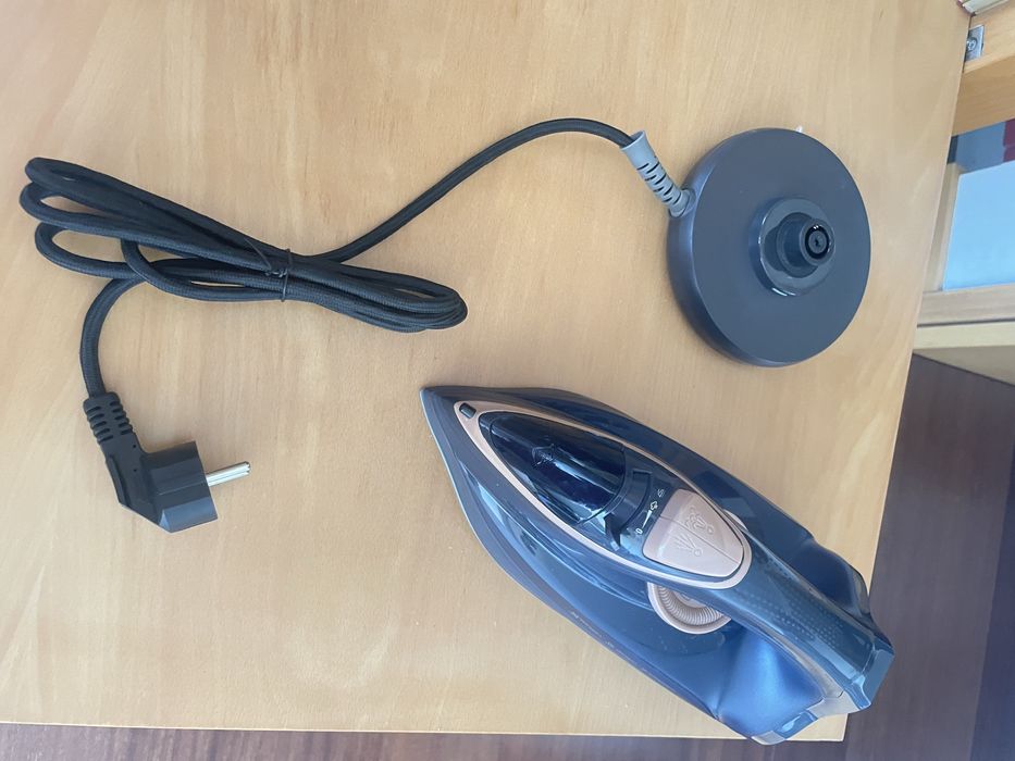 Ferro de Engomar Sem Fios 2600W