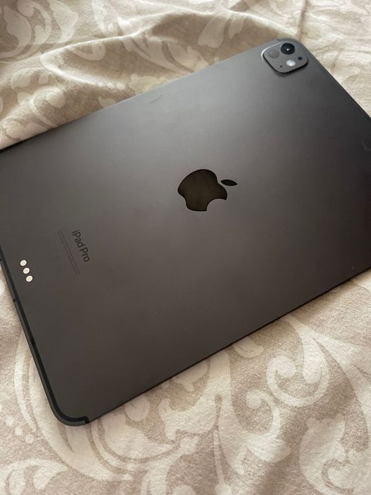 iPad Pro 11” M4 1TB Wi-Fi + Cellular – Como Novo (2024) – Topo de Gama