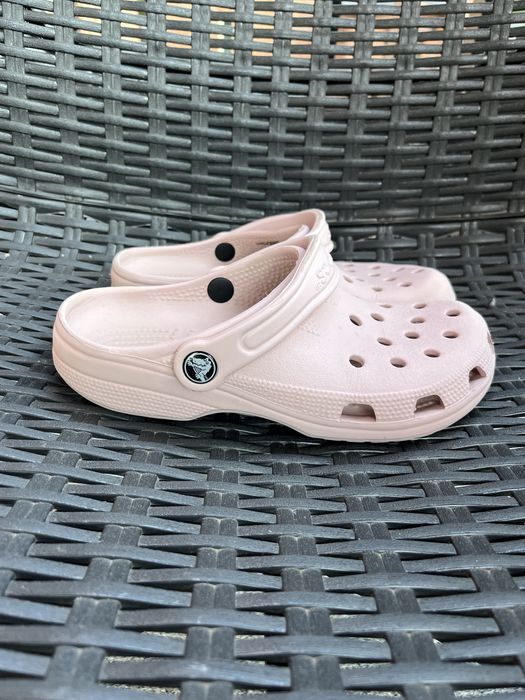 Crocs pudrowy róż pastelowe różowe pudrowe chodaki klapki 35 36