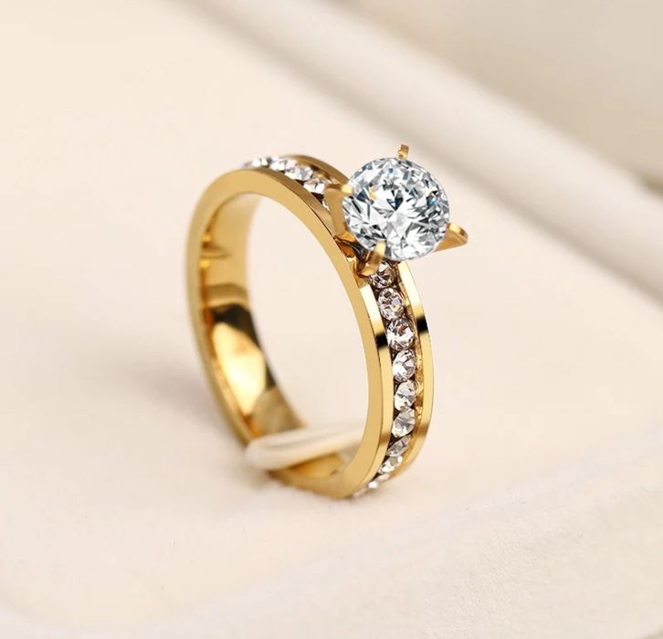 Anel solitário banhado a ouro 18k.gravacao nome data