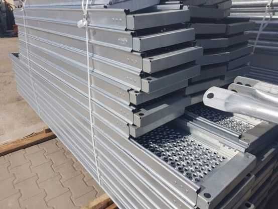 Rusztowanie 49,8 m2 elewacyjne na szczyt 9x6,2m Podesty stalowe  3,0m