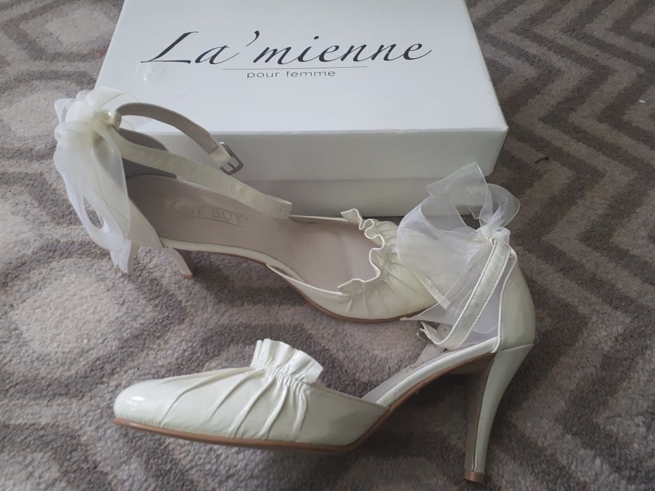 Nowe ślubne buty ze skóry na obcasie roz 40