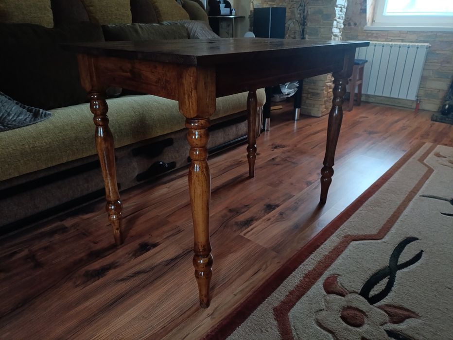 Стол из натурального дерева