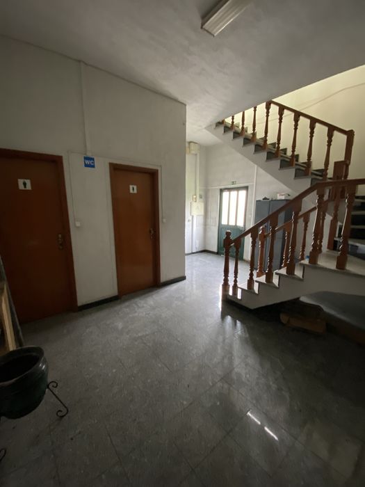 Armazem/Escritórios para arrendamento