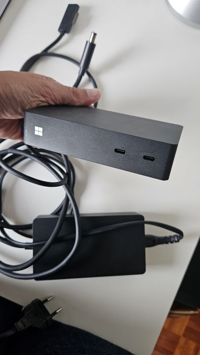 Microsoft Surface dock 2
