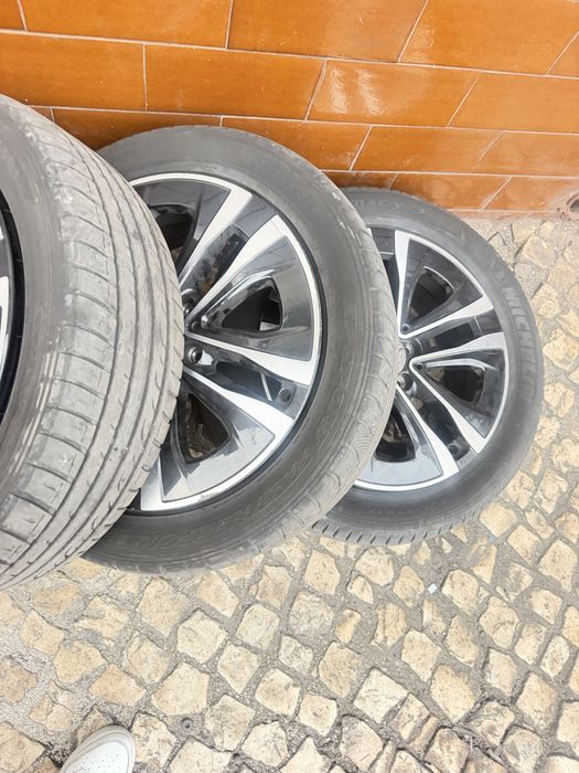 Jantes 17 mercedes com pneus com bastante piso