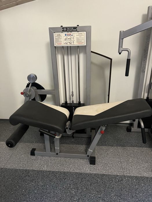 Спортивне обладнання. Тренажери. Бігова доріжка. Орбітрек.