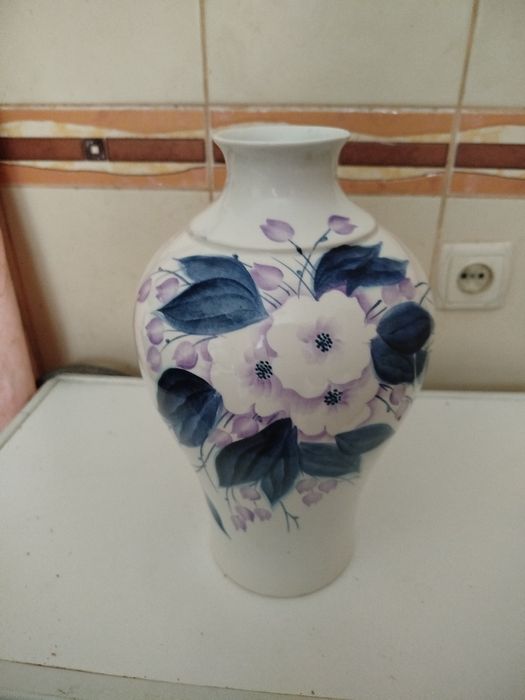Большая фарфоровая ваза