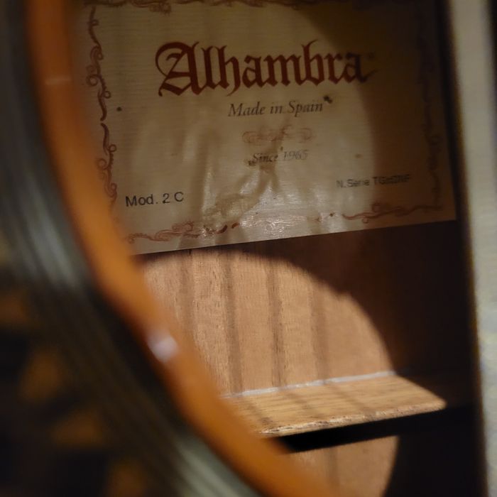 Guitarra Alhambra 2C