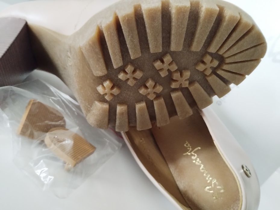 Czółenka skórzane na ozdobnym słupku i grubej podeszwie , pudrowy róż