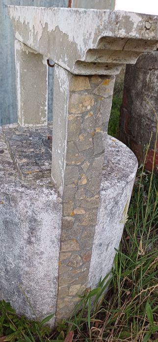 Poço em cimento de jardim