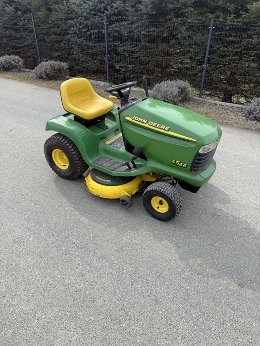 John Deere LT 166