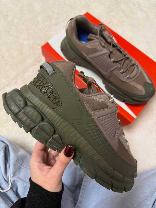 Кроссовки Nike Air Zoom Vomero Roam