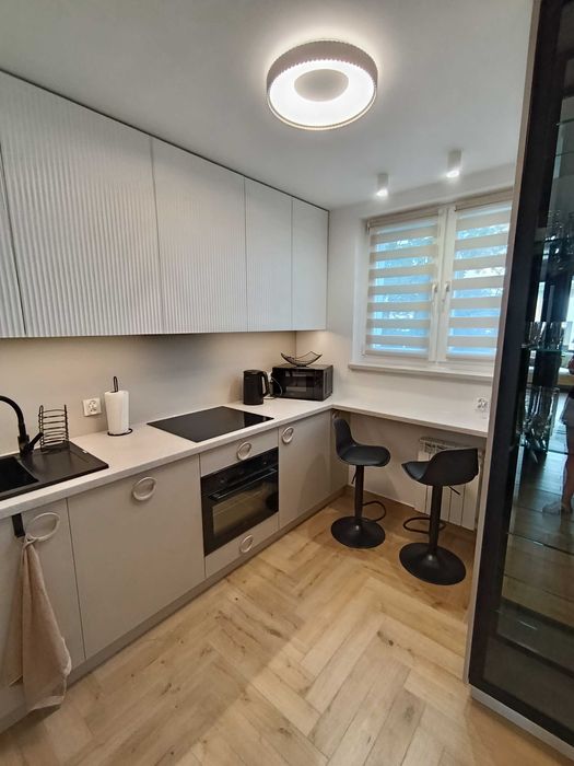 Bez prowizji, 3 pokoje do wynajęcia w Rzeszowie + salon z klimatyzacją i balkonem + oddzielna kuchnia, nowoczesne, obok WSiZ