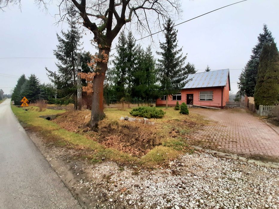 Działka 1700 m2 z budyniem 140 m2.