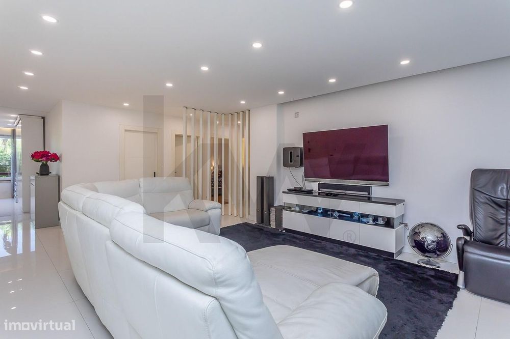 Apartamento T4 |  Parque dos Poetas l Terraço  com 50m2 e Box com  2 l