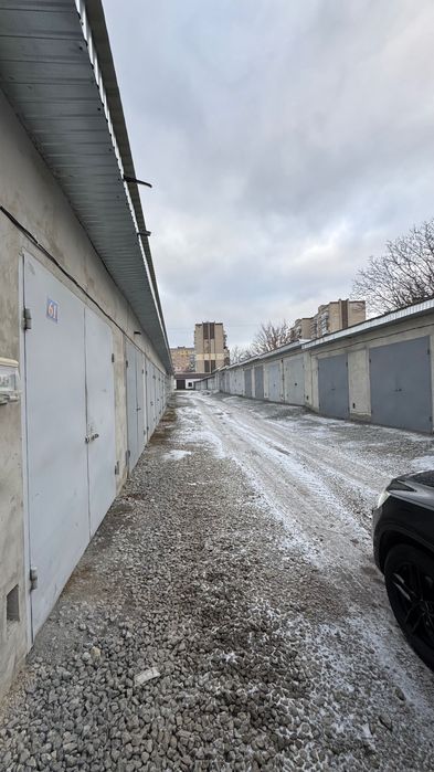 Мікрорайон, є 2 гаражі
