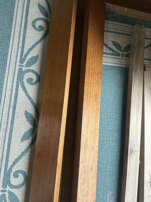 Cama de solteiro de cerejeira