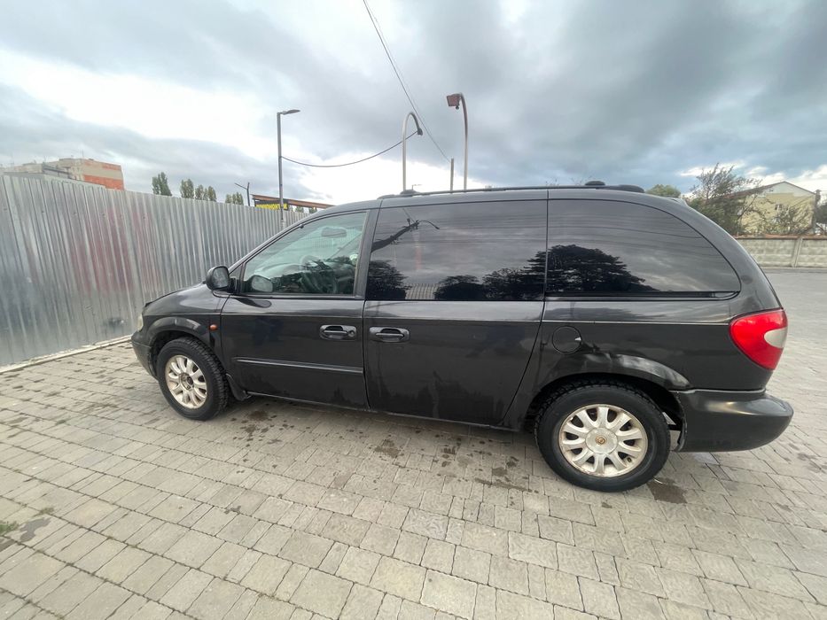 Автомобіль Chrysler Voyager