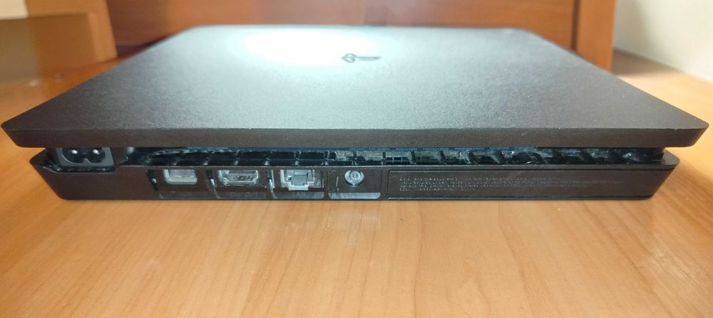 Плейстешн 4 Slim 1ТБ + 2 геймпада + 4 гри (Диски)