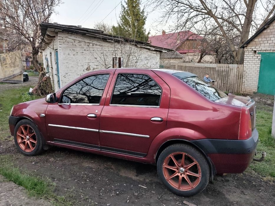 ПРОДАМ  Dacia logan на полном ходу.