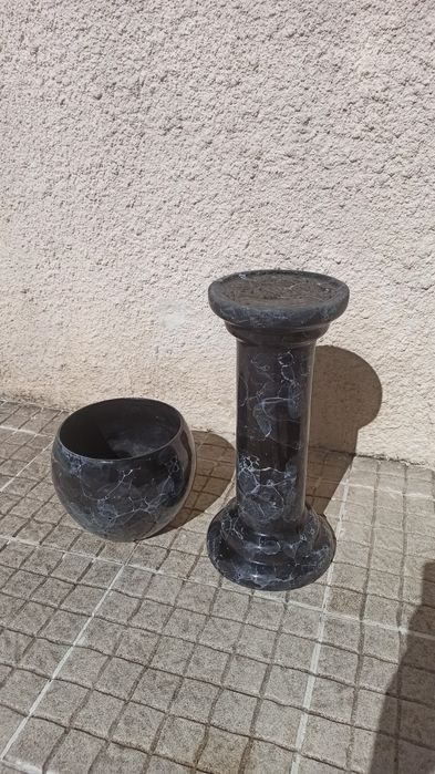 Vaso com coluna de suporte