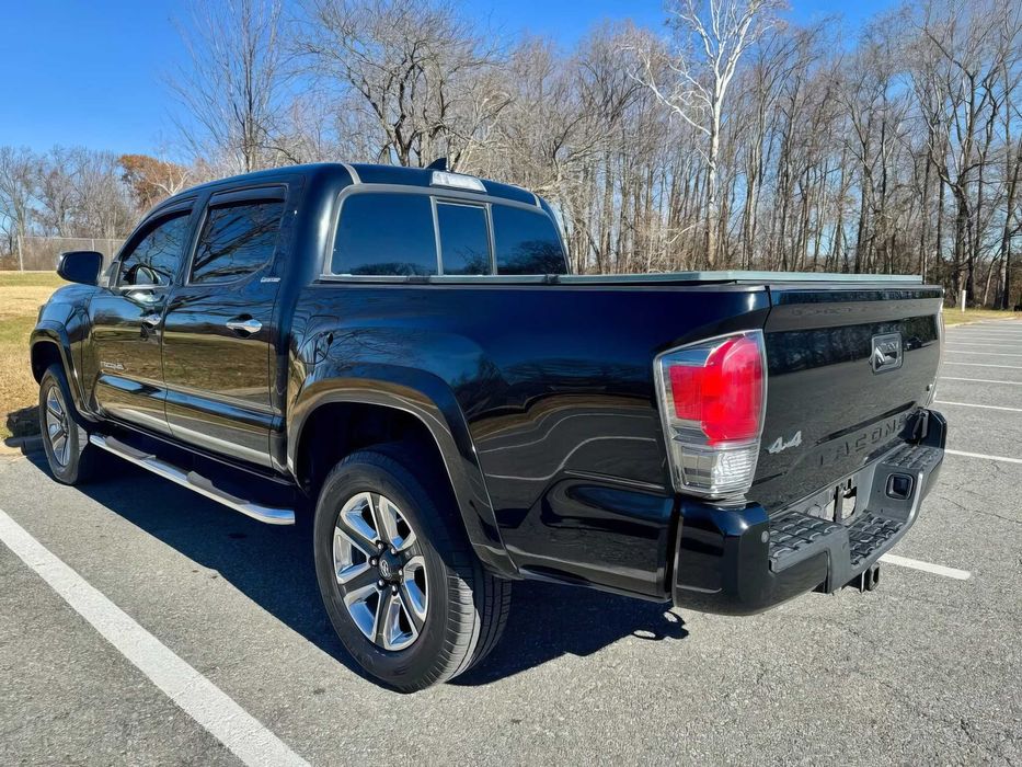 Toyota Tacoma      2016
