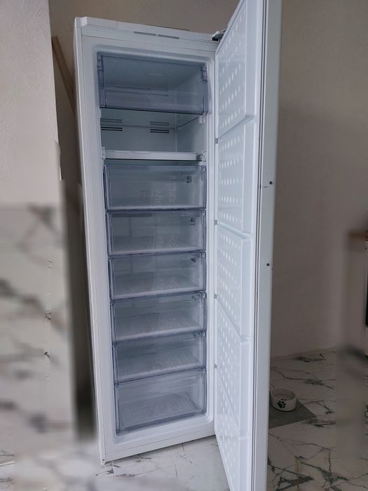 Морозильна камера морозилка  Вeko FN 126420