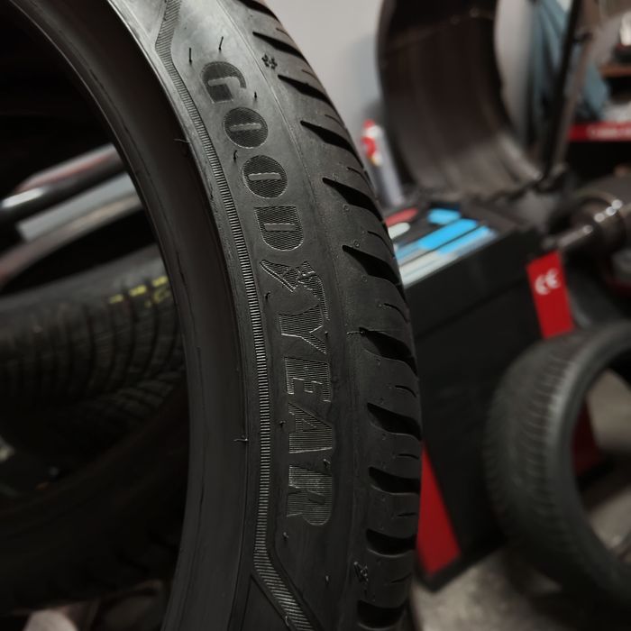 225/40/18 XL Sprzedam komplet opon całorocznych Goodyear