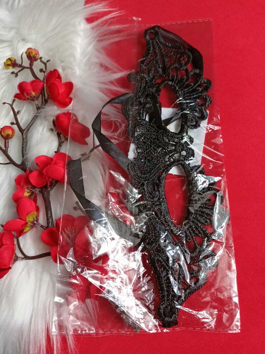 Czarna maska damska, nowa