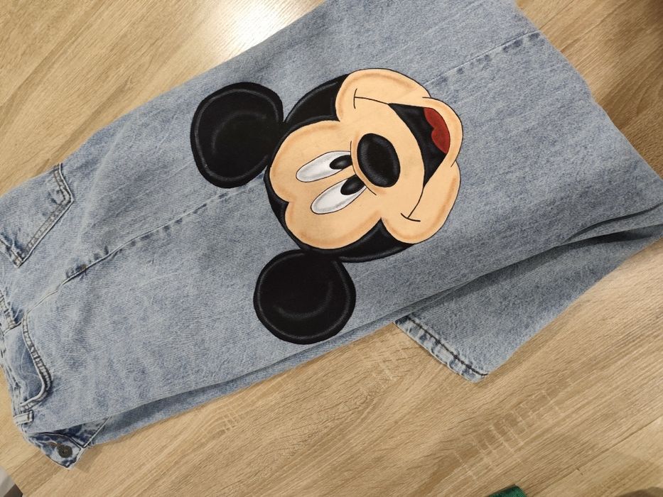 Conjunto sweatshirt e calças em pintura