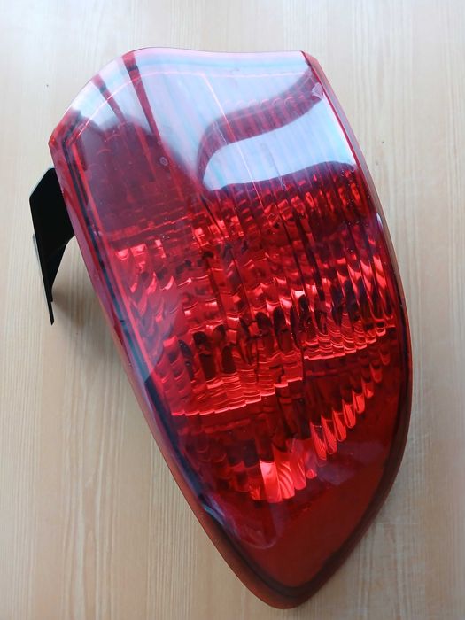 Фонарь задний внешний крыло левый Subaru b9 Tribeca