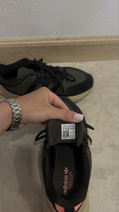 Кросовкі жіночі adidas