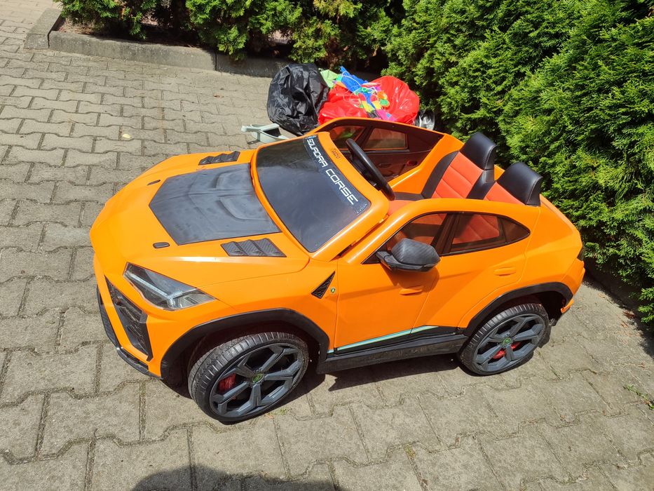 Autko elektryczne Lamborghini urus pomarańczowy