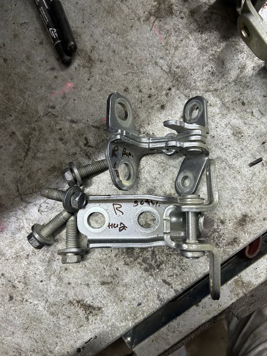 Chevrolet Blazer ev rs петли дверей