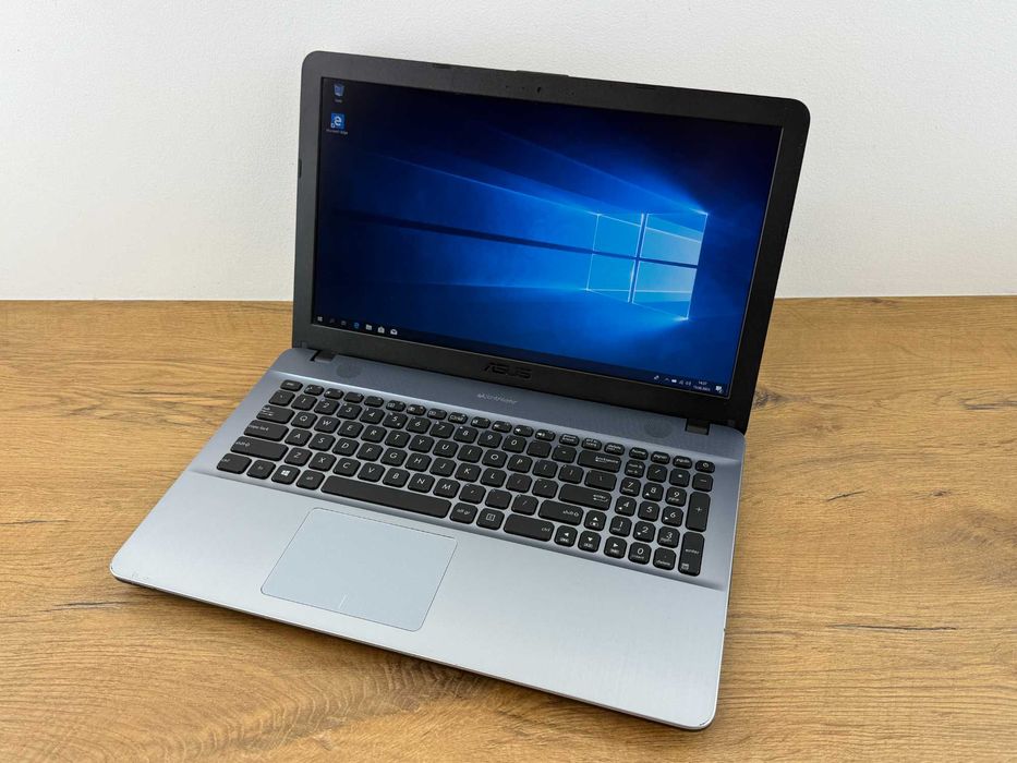 1340. Laptop ASUS 15 cali. Dysk SSD, INTEL 4 RDZENIE 2.40GHz, Win. 10