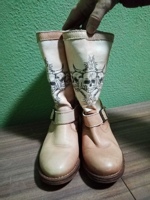 Botas camel em pele