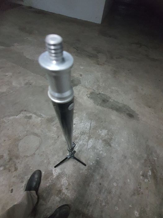 Suporte para microfone, iluminação  e máquina fotográfica