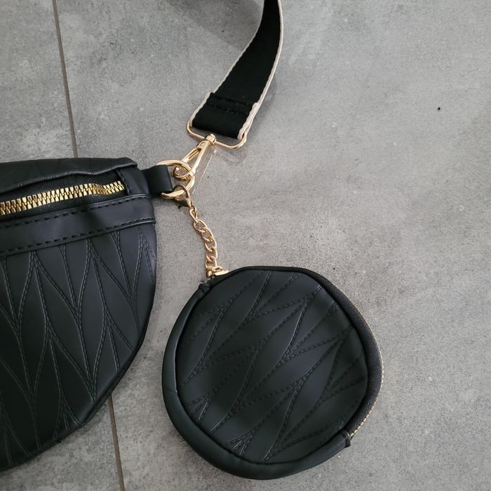 Torebka nerka z zawieszką