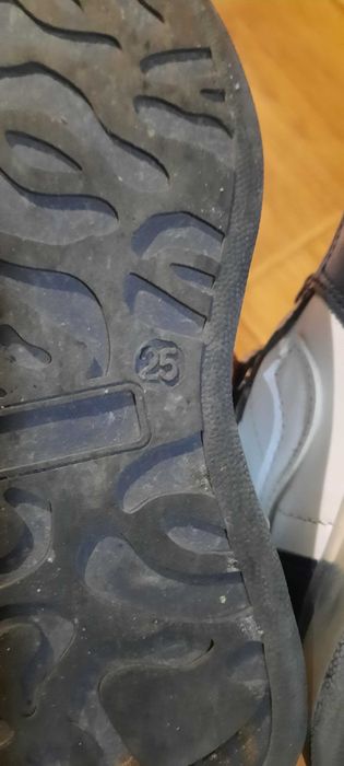 Кросівки на хлопчика.