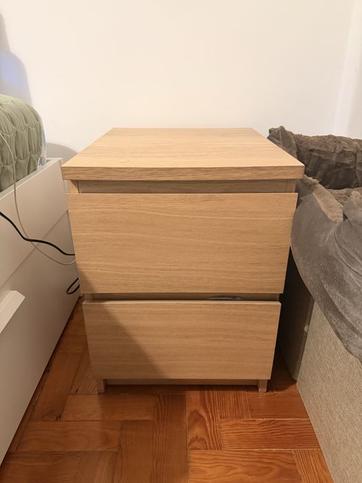 2 mesas de cabeceira MALM
