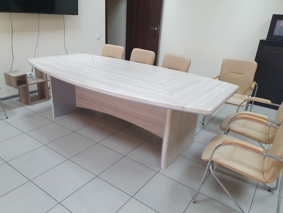 Продам великий стіл для конференцій