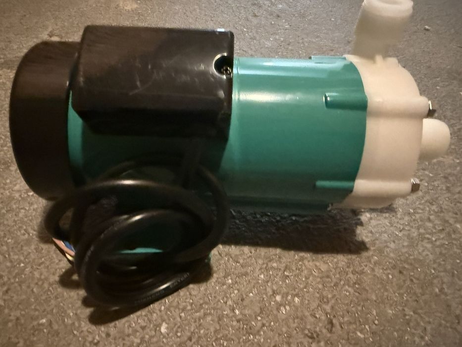 Безгерметичний насос з магнітною муфтою