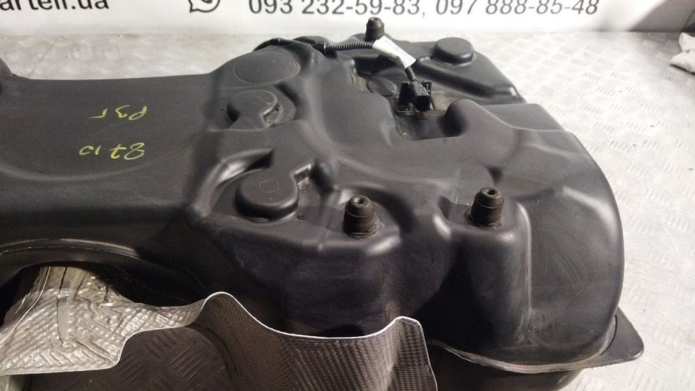 Бензобак Audi Q3