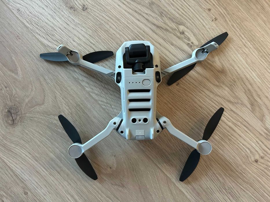 Dron DJI mini 4k kompletny zestaw w stanie jak nowy