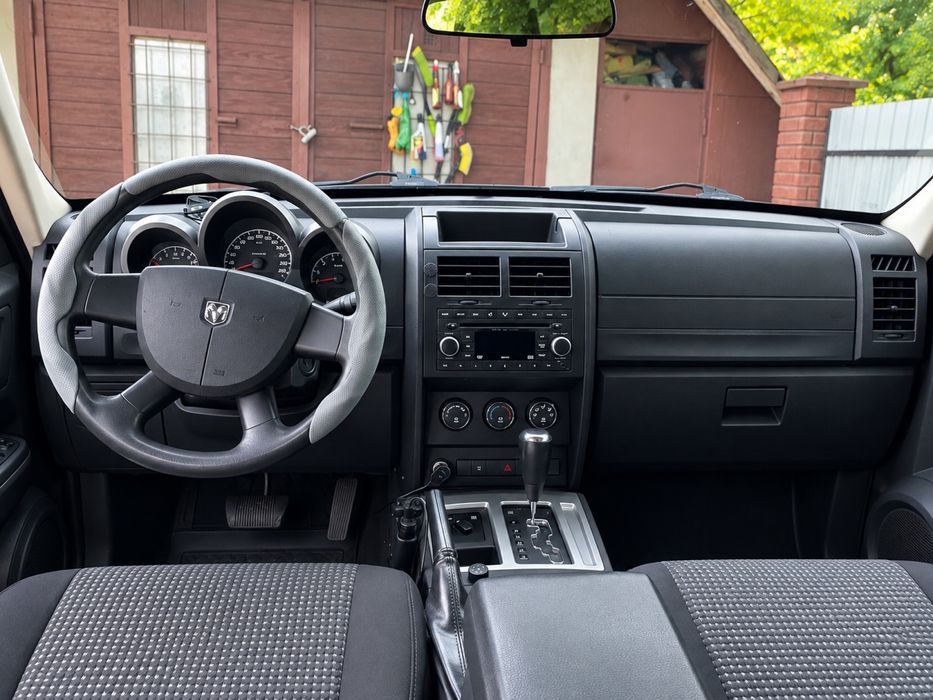Автомобіль Dodge Nitro